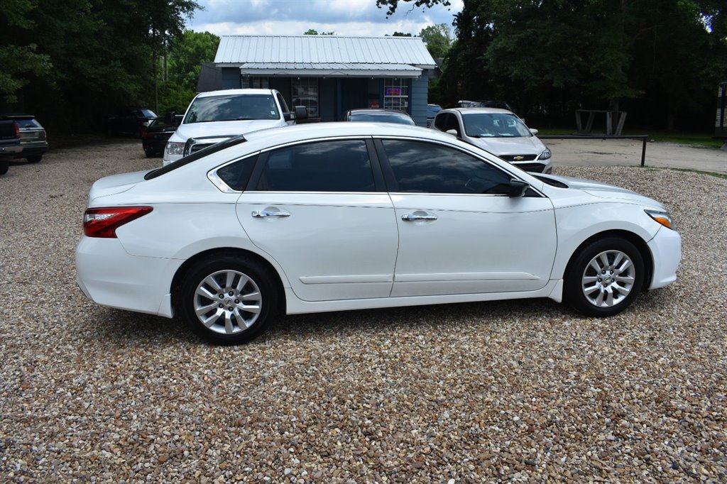 2017 Nissan Altima S photo
