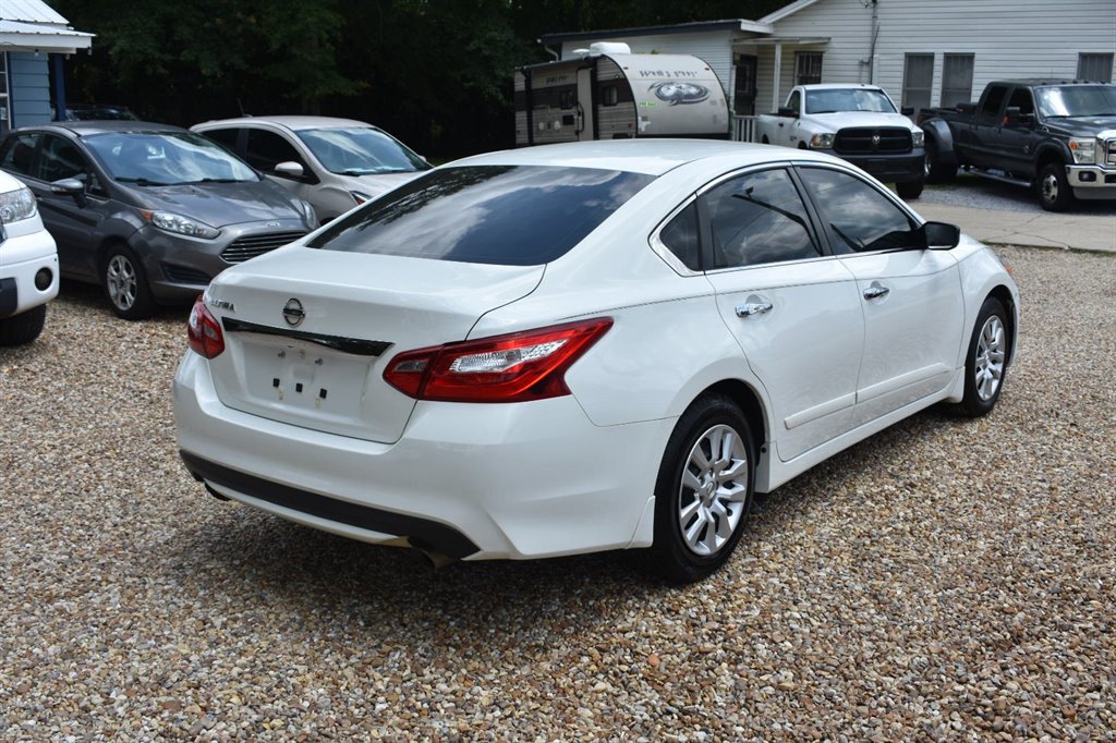 2017 Nissan Altima S photo