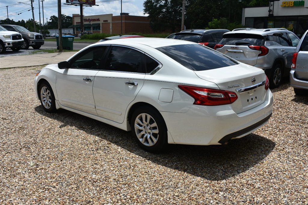 2017 Nissan Altima S photo