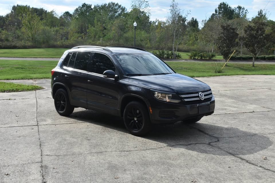 2016 Volkswagen Tiguan - $10,500