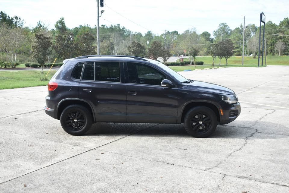 2016 Volkswagen Tiguan - $10,500