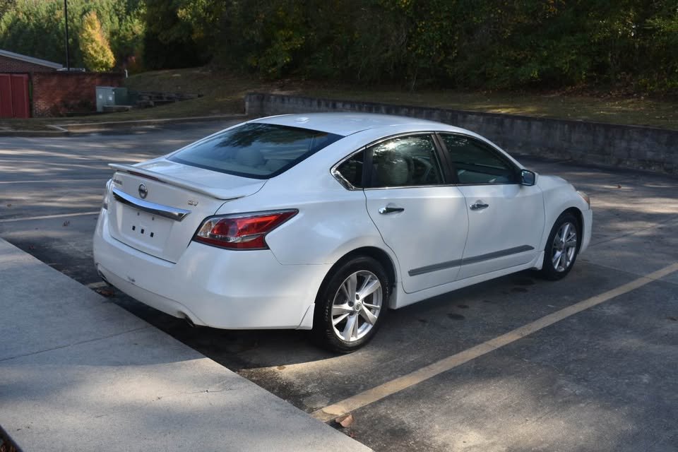 2015 Nissan Altima - $12,000