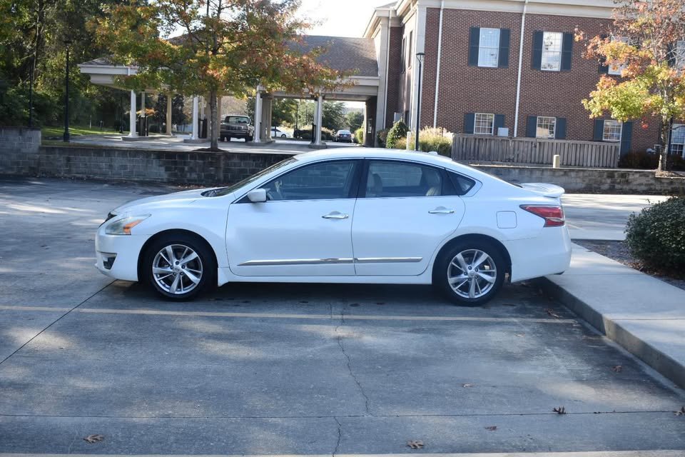 2015 Nissan Altima - $12,000