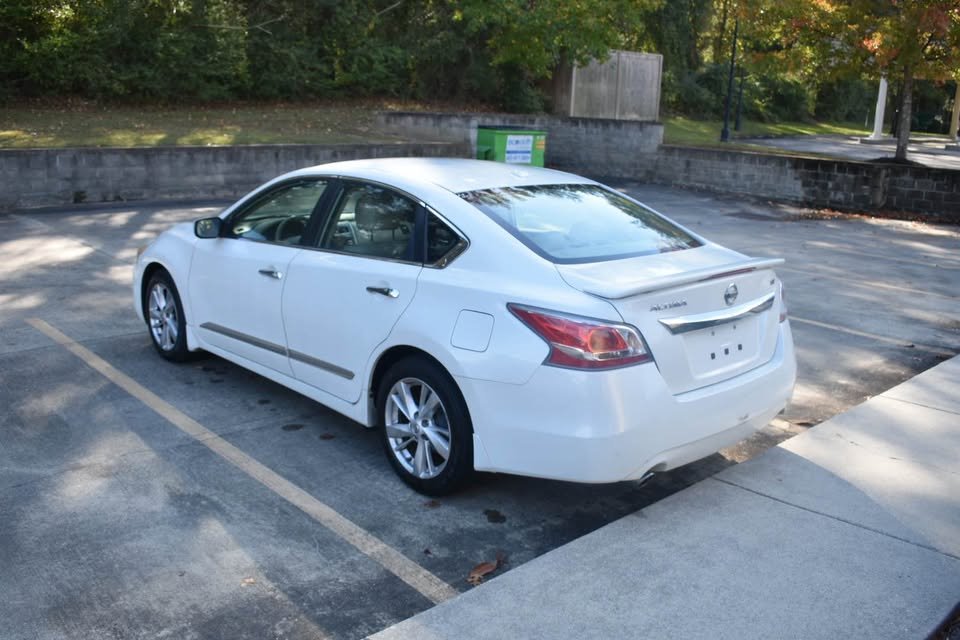 2015 Nissan Altima - $12,000