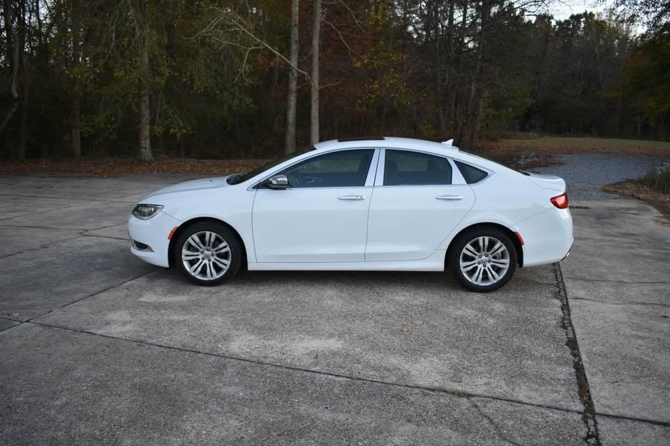 2016 Chrysler 200 - $13,500
