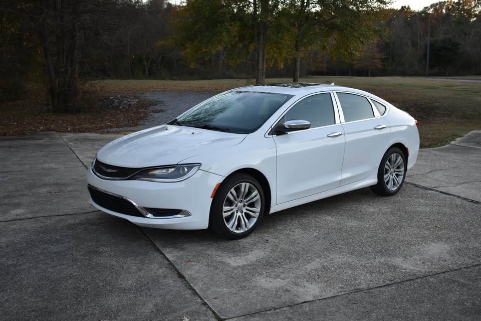 2016 Chrysler 200 - $13,500