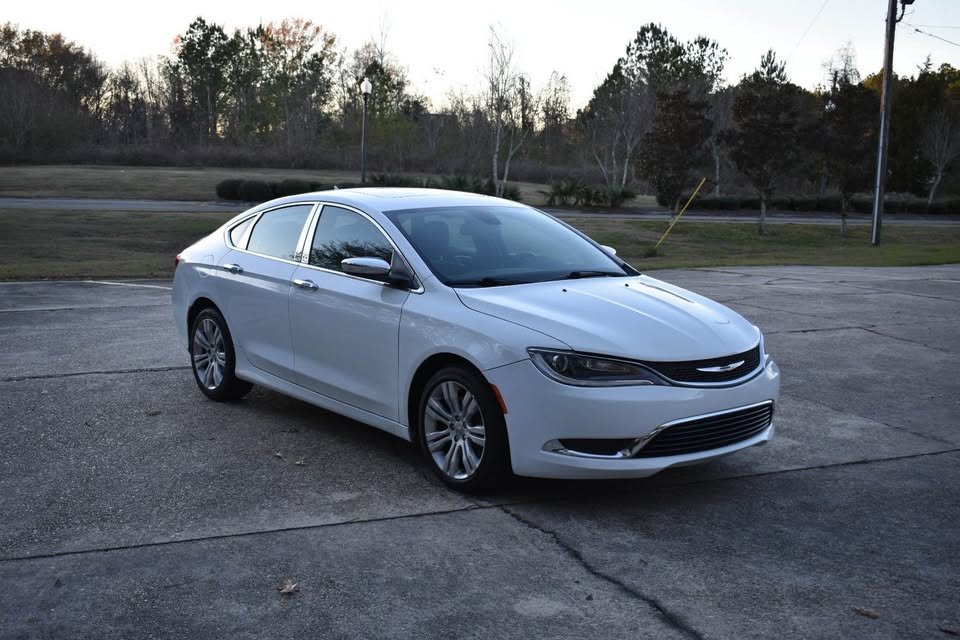 2016 Chrysler 200 - $13,500
