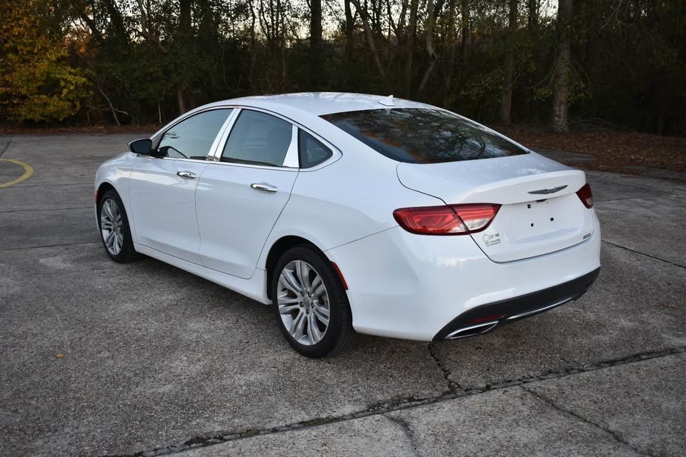 2016 Chrysler 200 - $13,500
