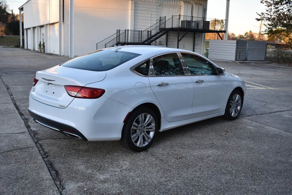 2016 Chrysler 200 - $13,500