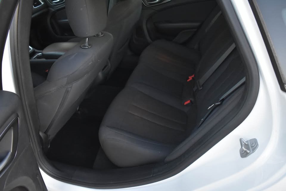 2016 Chrysler 200 - $13,500