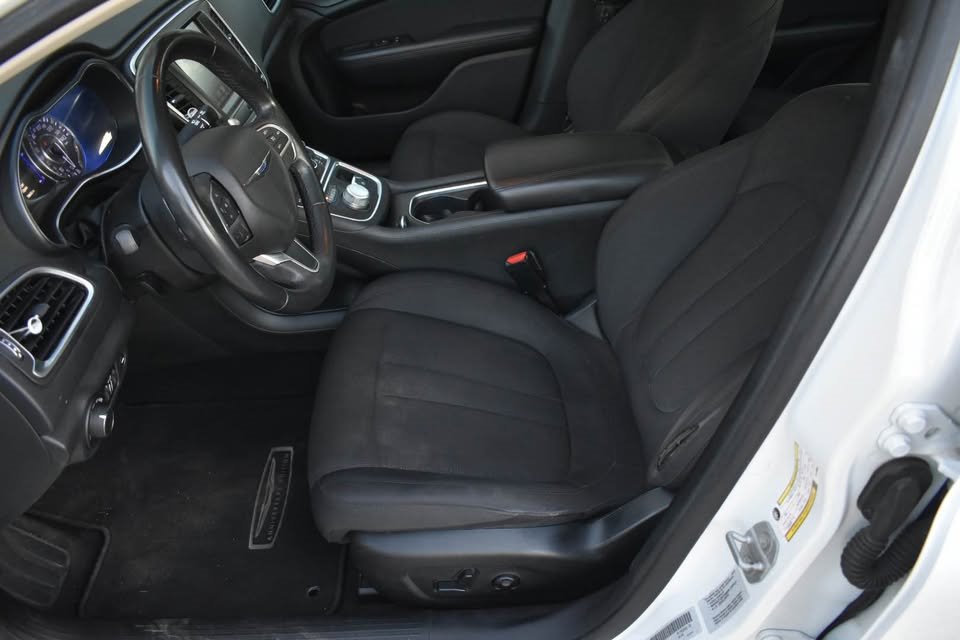 2016 Chrysler 200 - $13,500