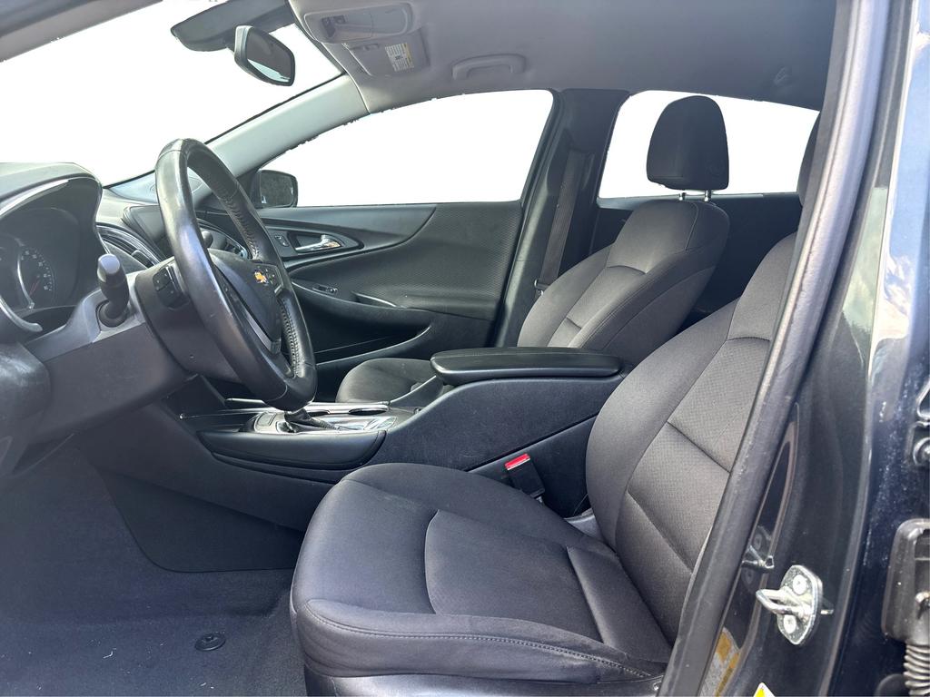2018 Chevrolet Malibu - $11,699