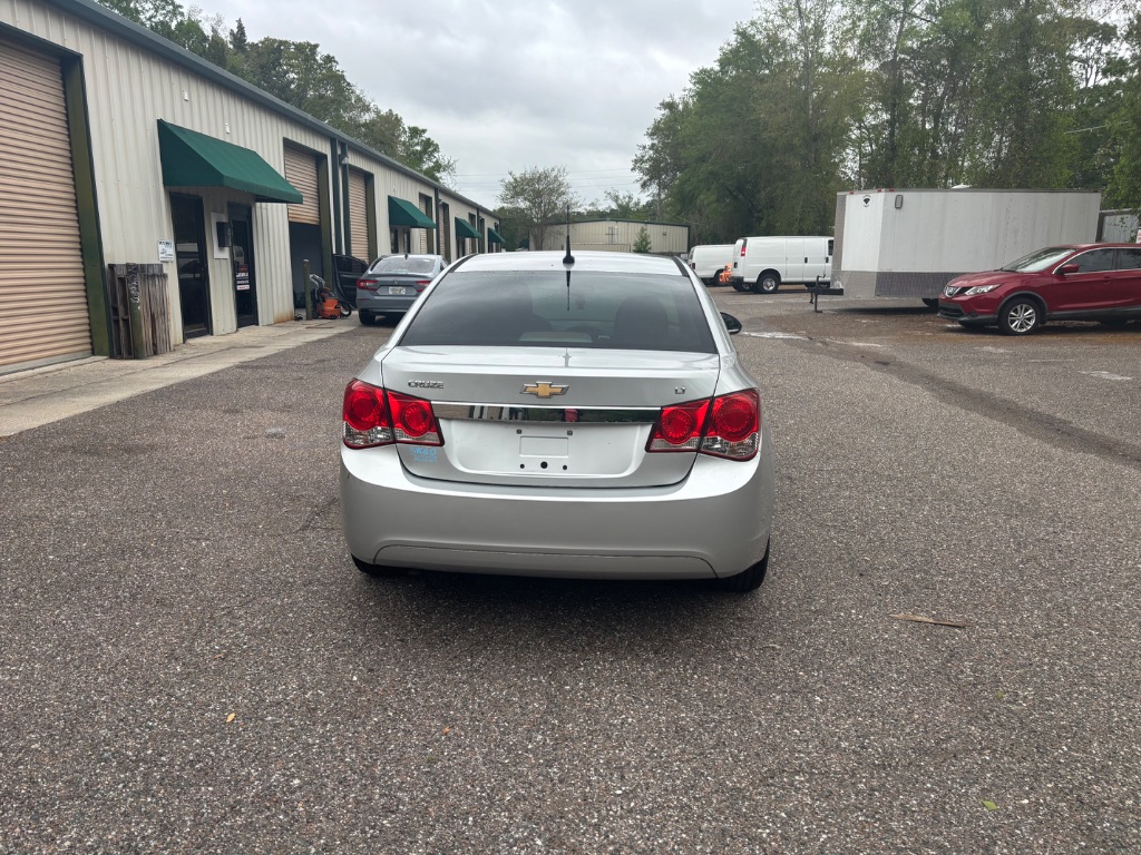 2013 Chevrolet Cruze - $4,599