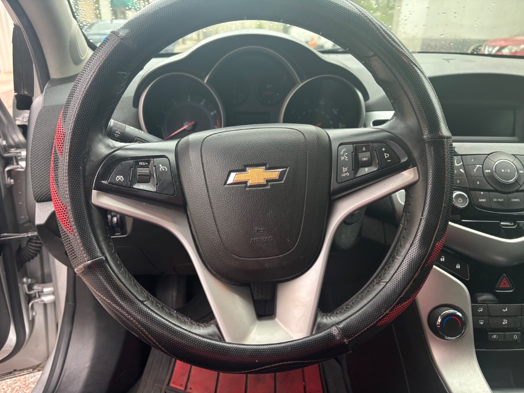 2013 Chevrolet Cruze - $4,599