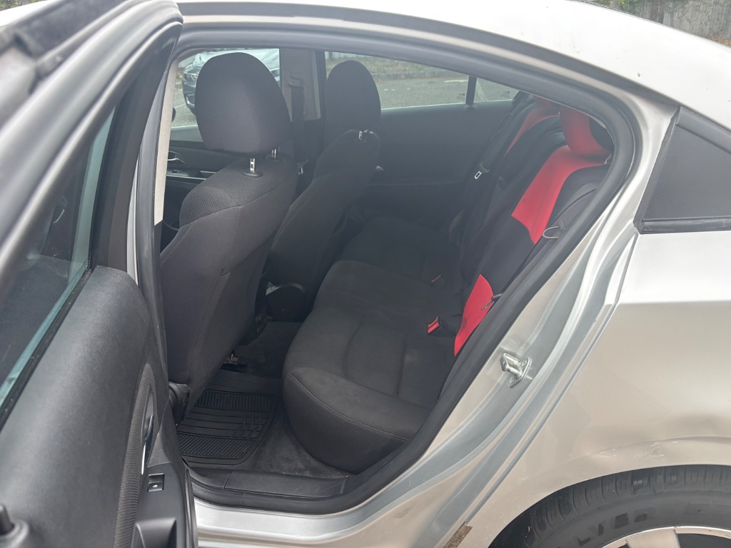 2013 Chevrolet Cruze - $4,599