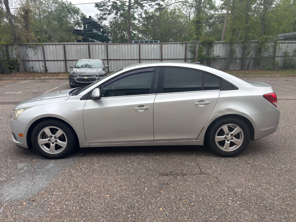 2013 Chevrolet Cruze - $4,599