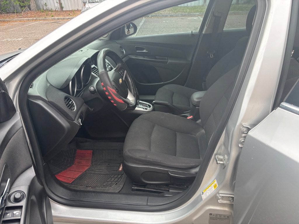2013 Chevrolet Cruze - $4,599