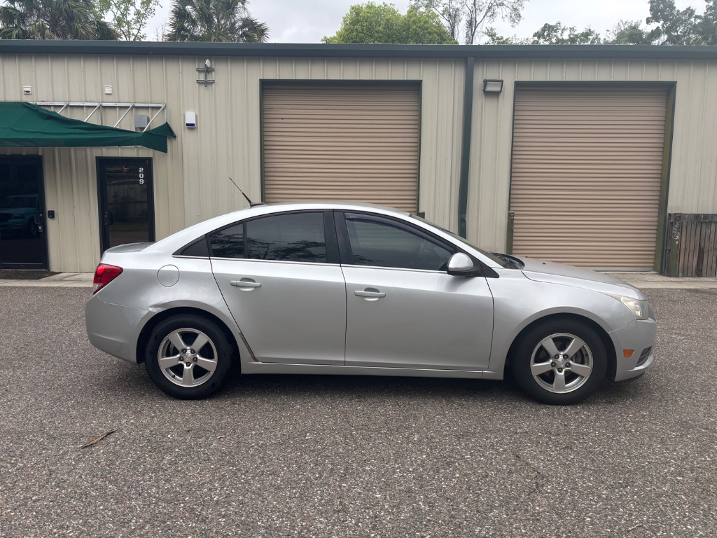 2013 Chevrolet Cruze - $4,599