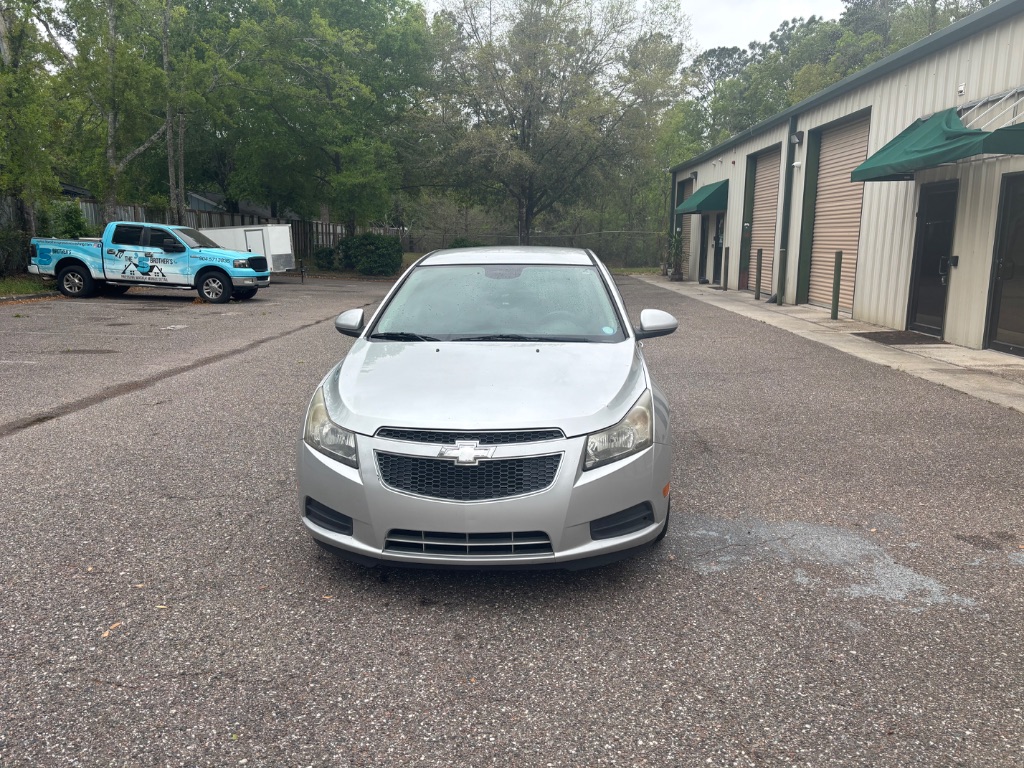 2013 Chevrolet Cruze - $4,599