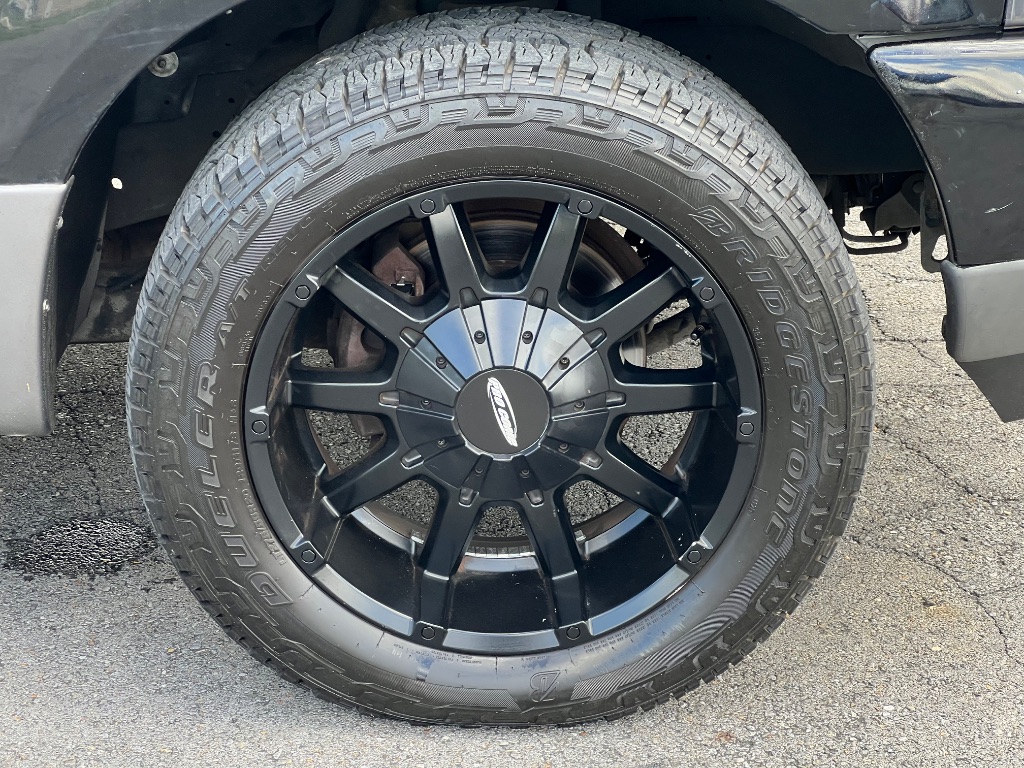 2003 Ford Excursion XLT Value photo