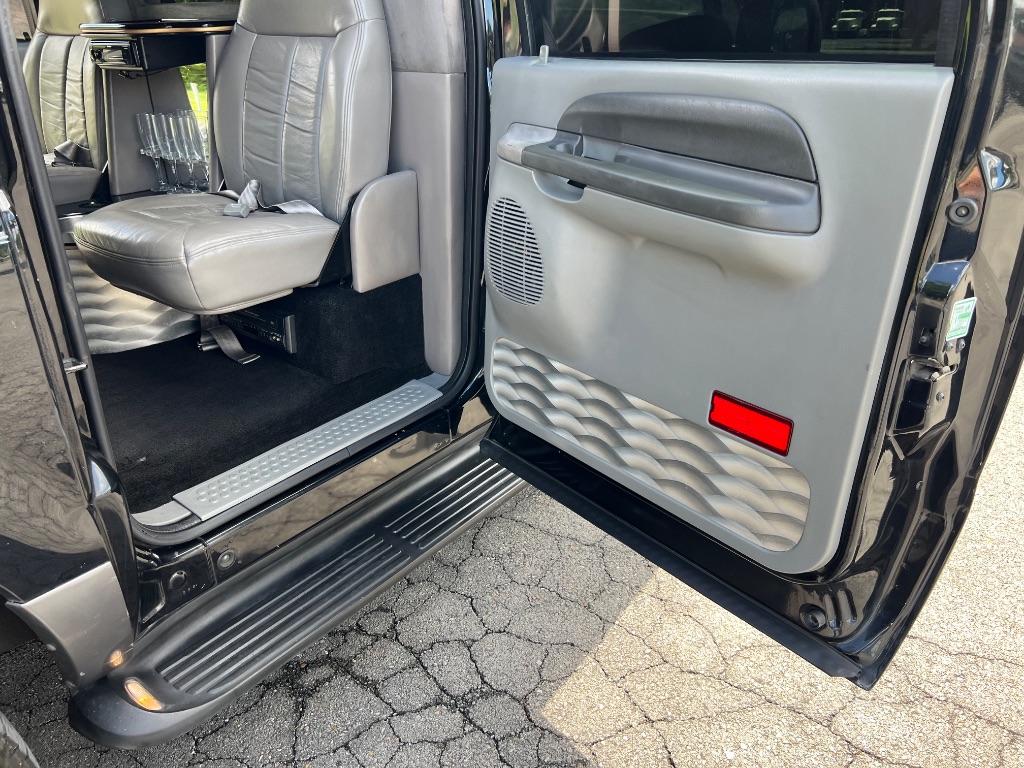 2003 Ford Excursion XLT Value photo