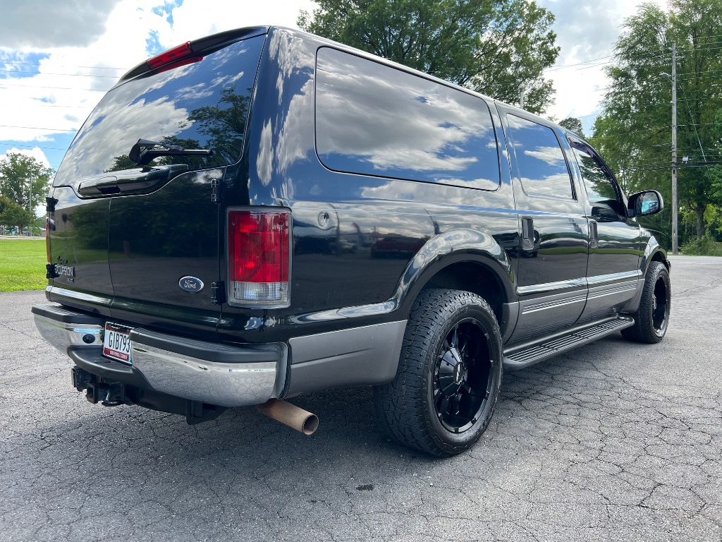 2003 Ford Excursion XLT Value photo