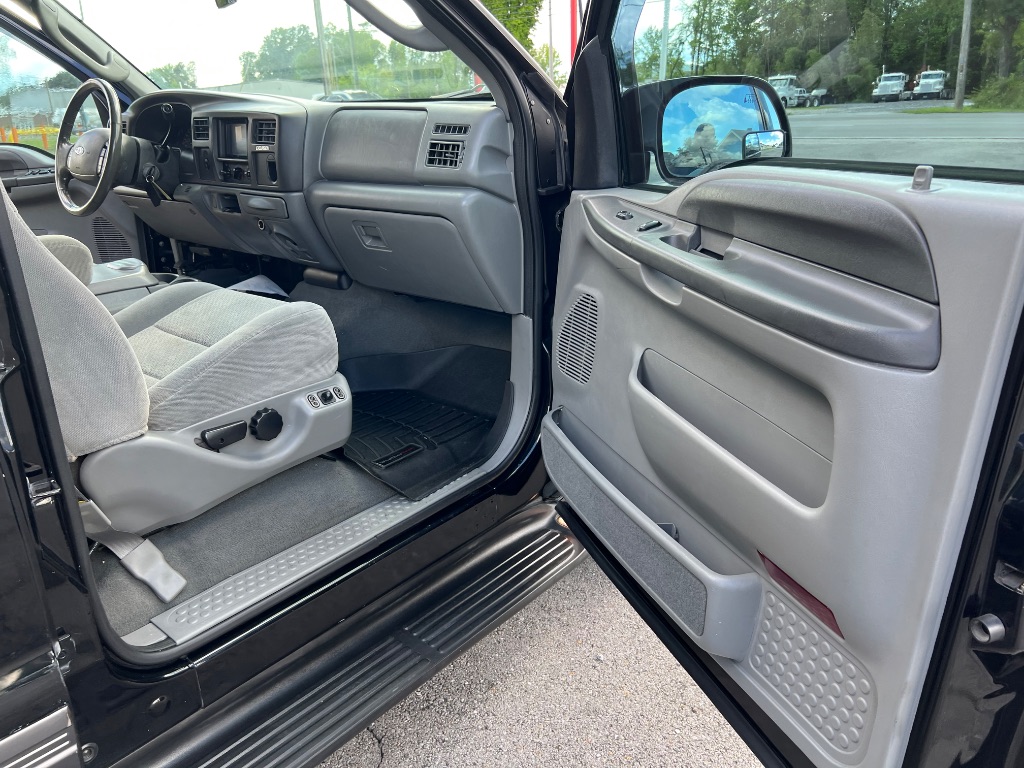 2003 Ford Excursion XLT Value photo