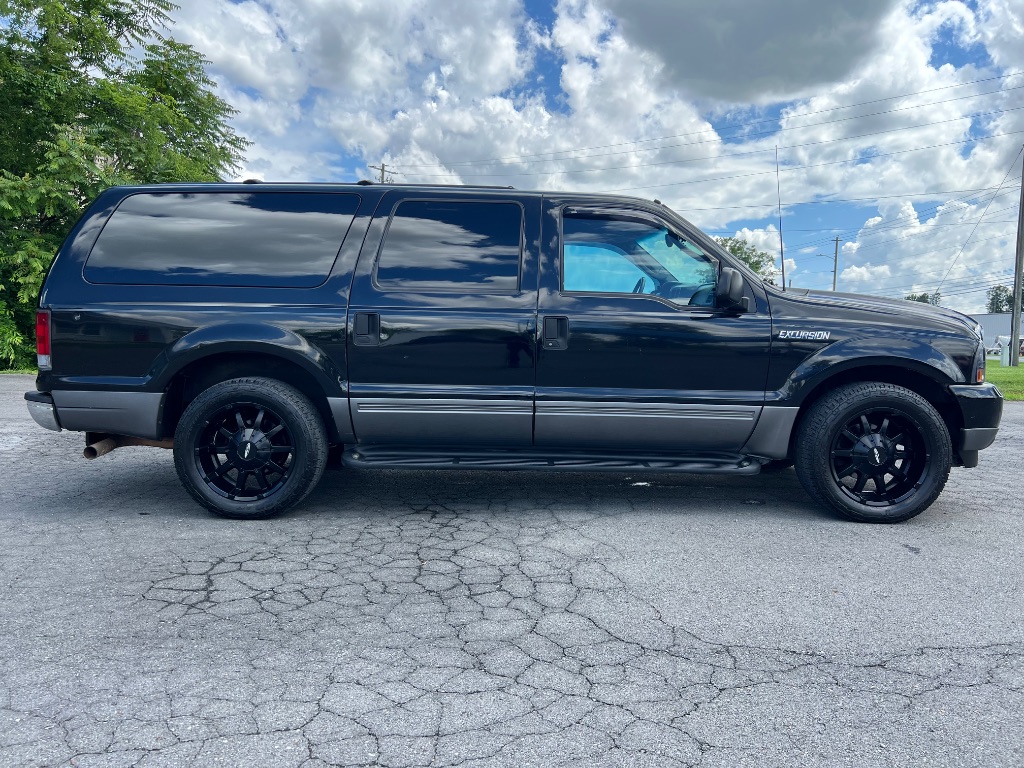2003 Ford Excursion XLT Value photo