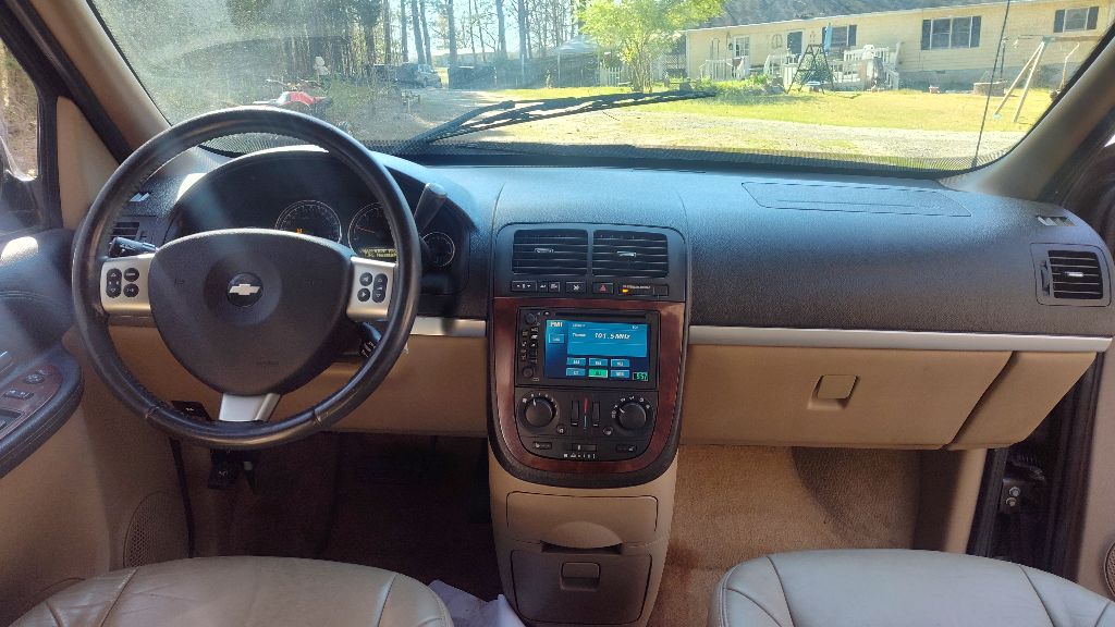 2008 Chevrolet Uplander LT photo