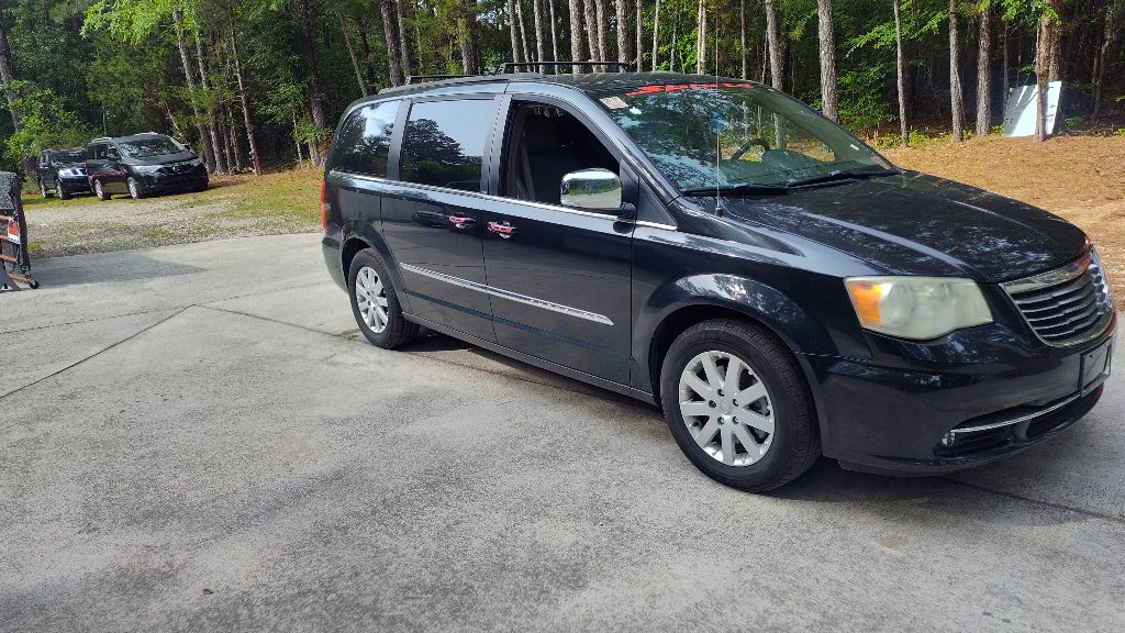 2013 Chrysler Town & Country Touring-L photo
