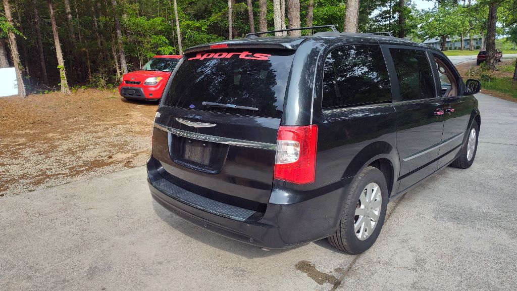 2013 Chrysler Town & Country Touring-L photo