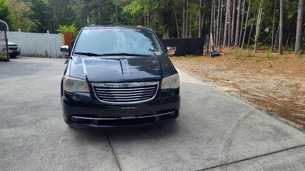 2013 Chrysler Town & Country Touring-L photo
