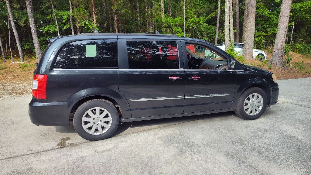 2013 Chrysler Town & Country Touring-L photo