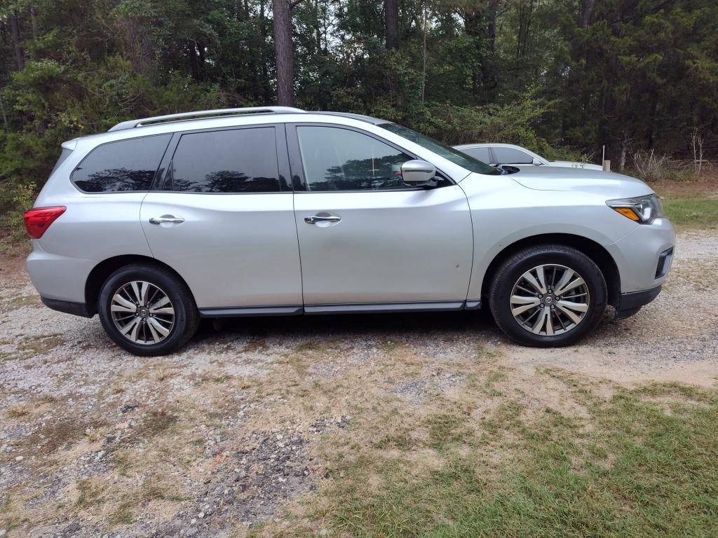 2020 Nissan Pathfinder - $6,400