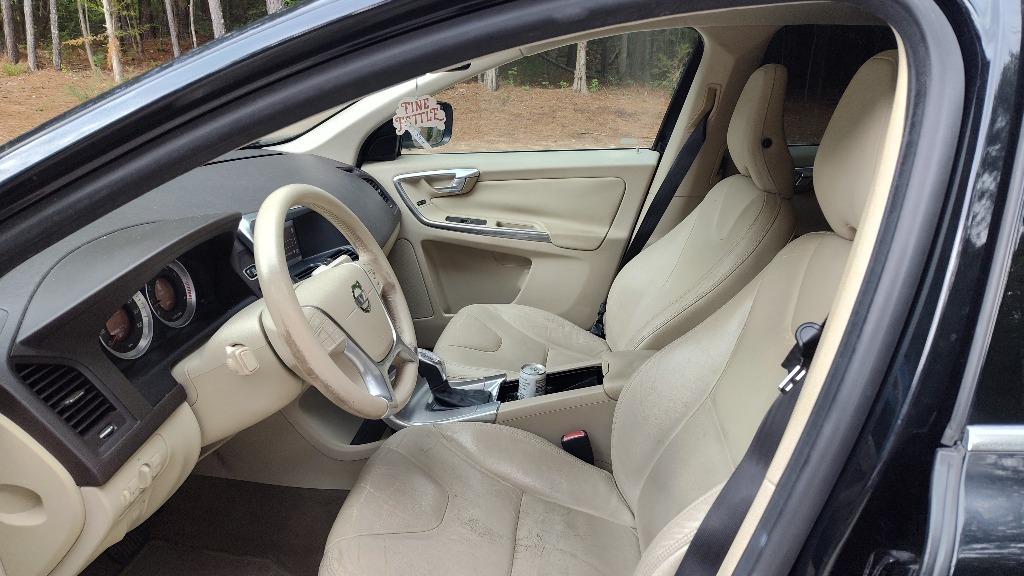 2013 Volvo XC60 - $3,999