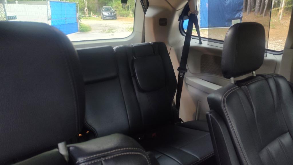 2014 Chrysler Town And Country - $4,700