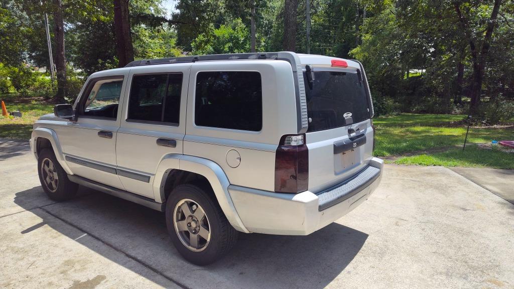 2006 Jeep Commander - $2,800