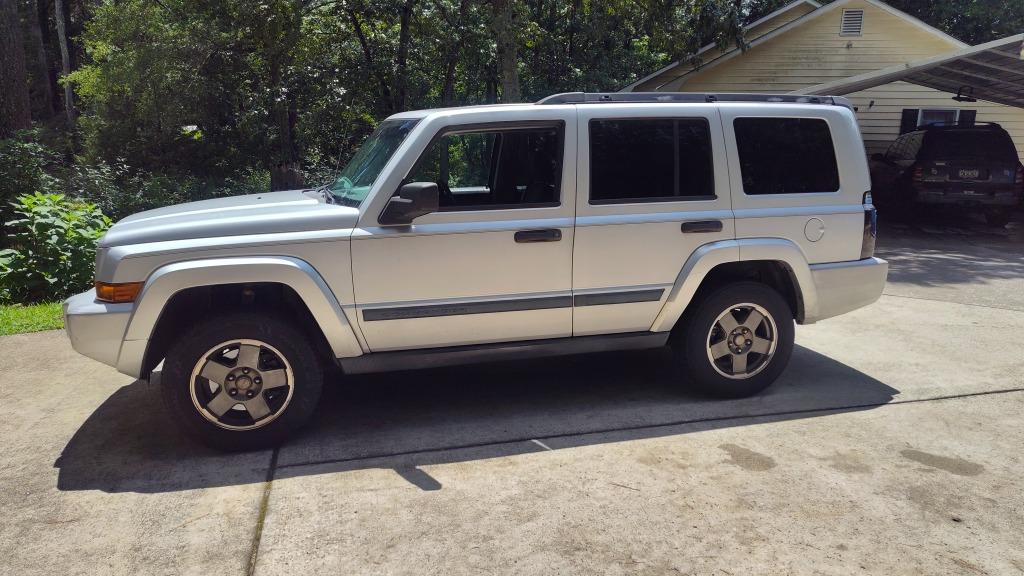 2006 Jeep Commander - $2,800