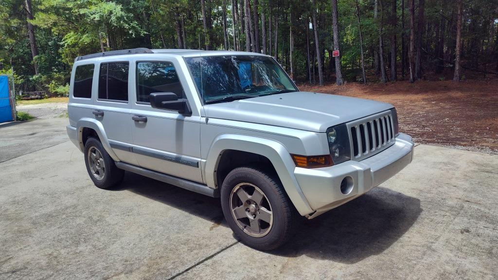 2006 Jeep Commander - $2,800