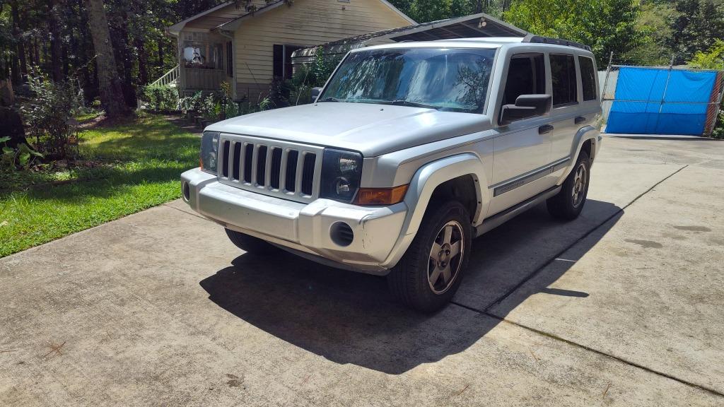 2006 Jeep Commander - $2,800