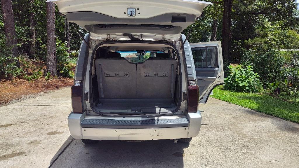 2006 Jeep Commander - $2,800