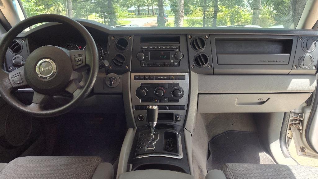2006 Jeep Commander - $2,800