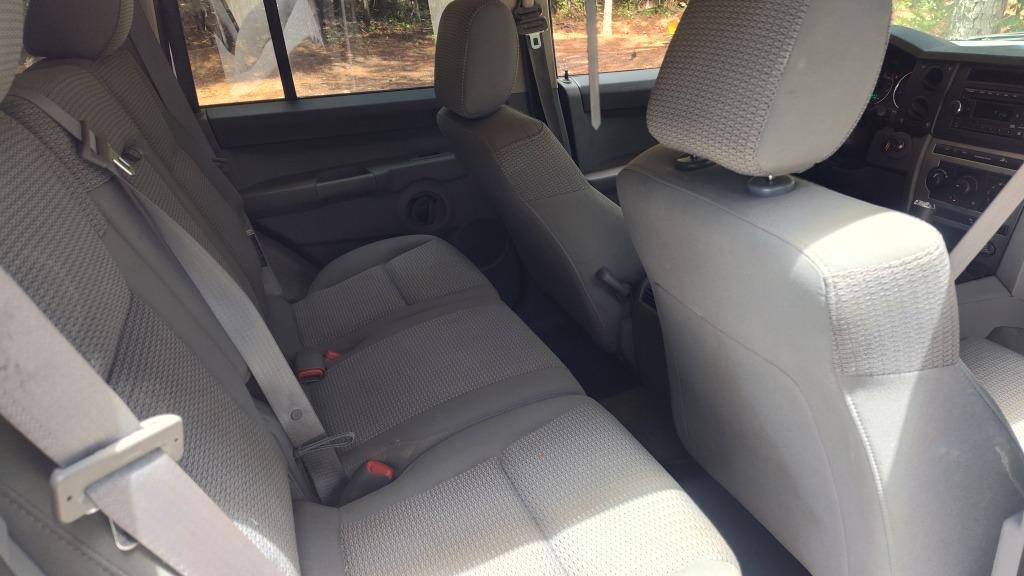 2006 Jeep Commander - $2,800