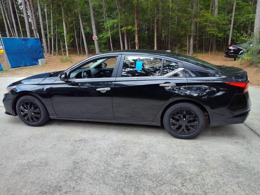 2020 Nissan Altima - $9,400