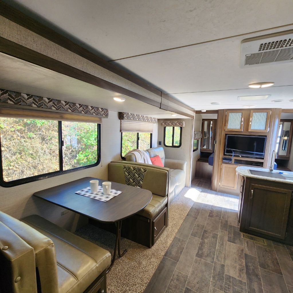 2018 Keystone Keystone - $16,900
