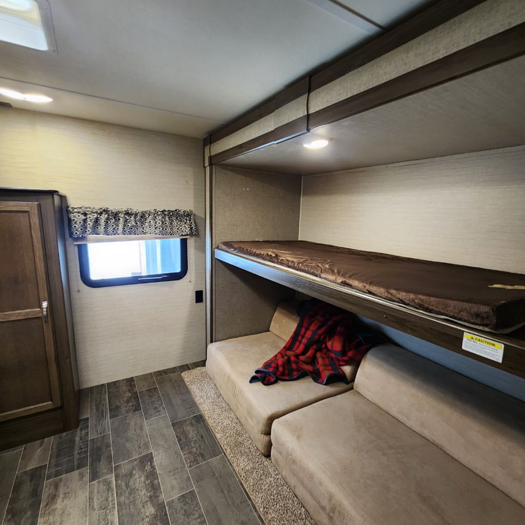 2018 Keystone Keystone - $16,900