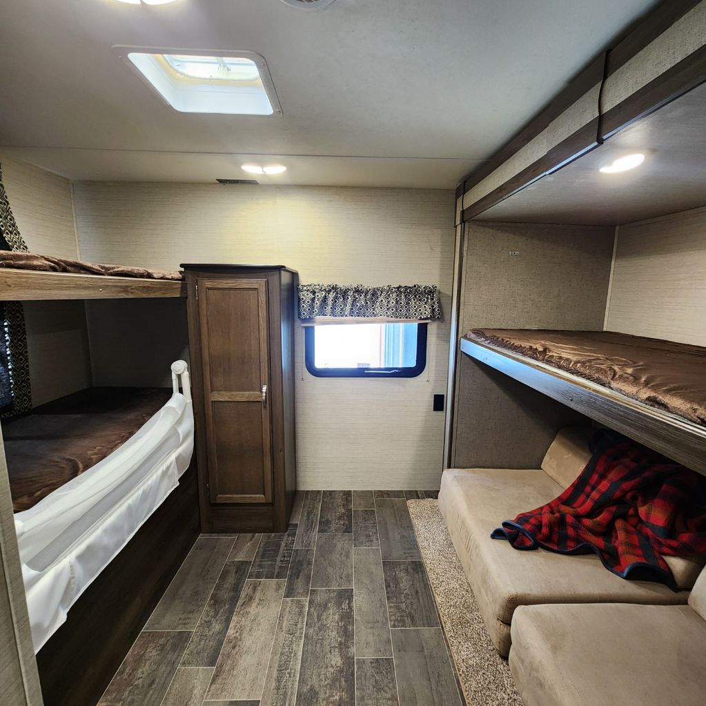2018 Keystone Keystone - $16,900