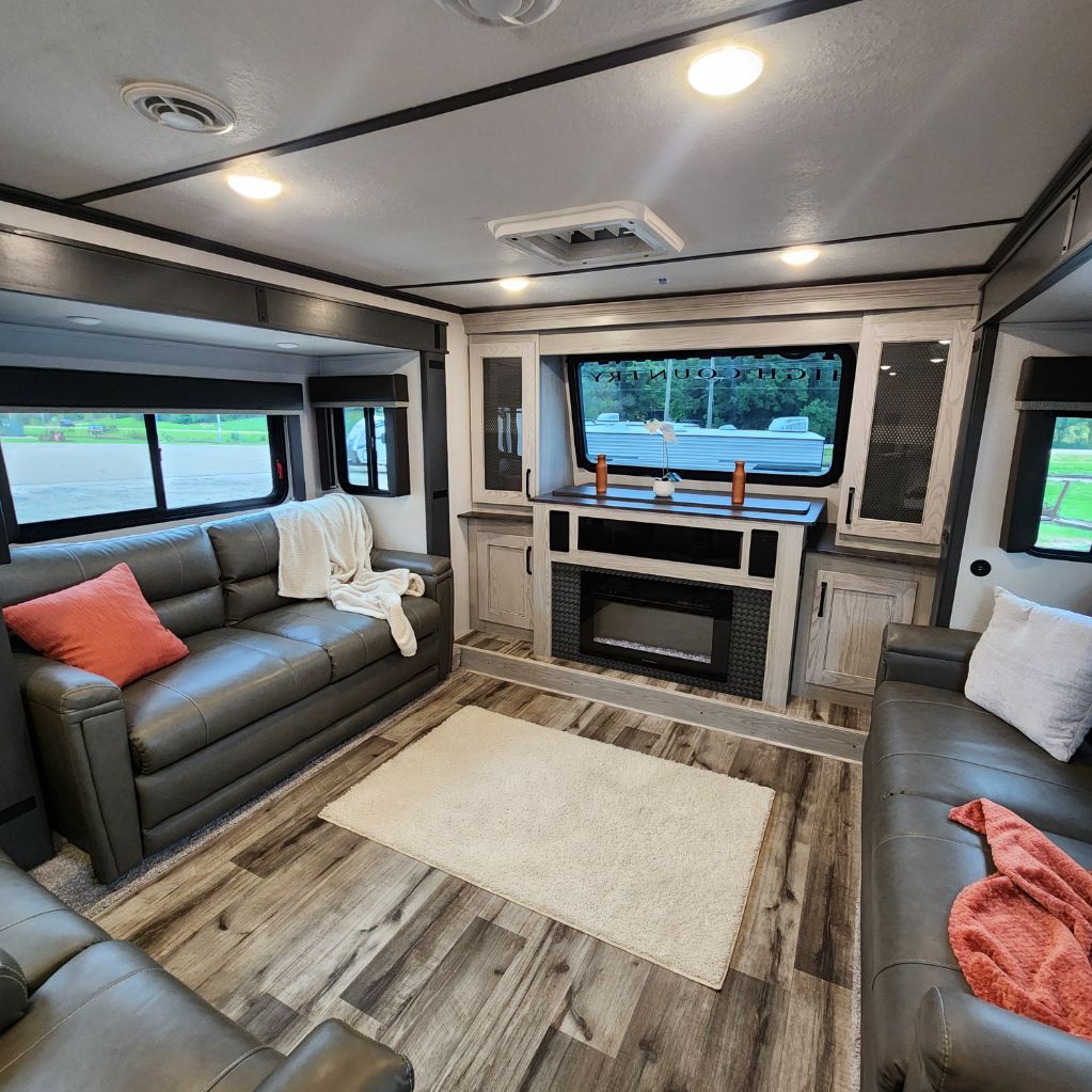 2022 Montana Montana - $29,500