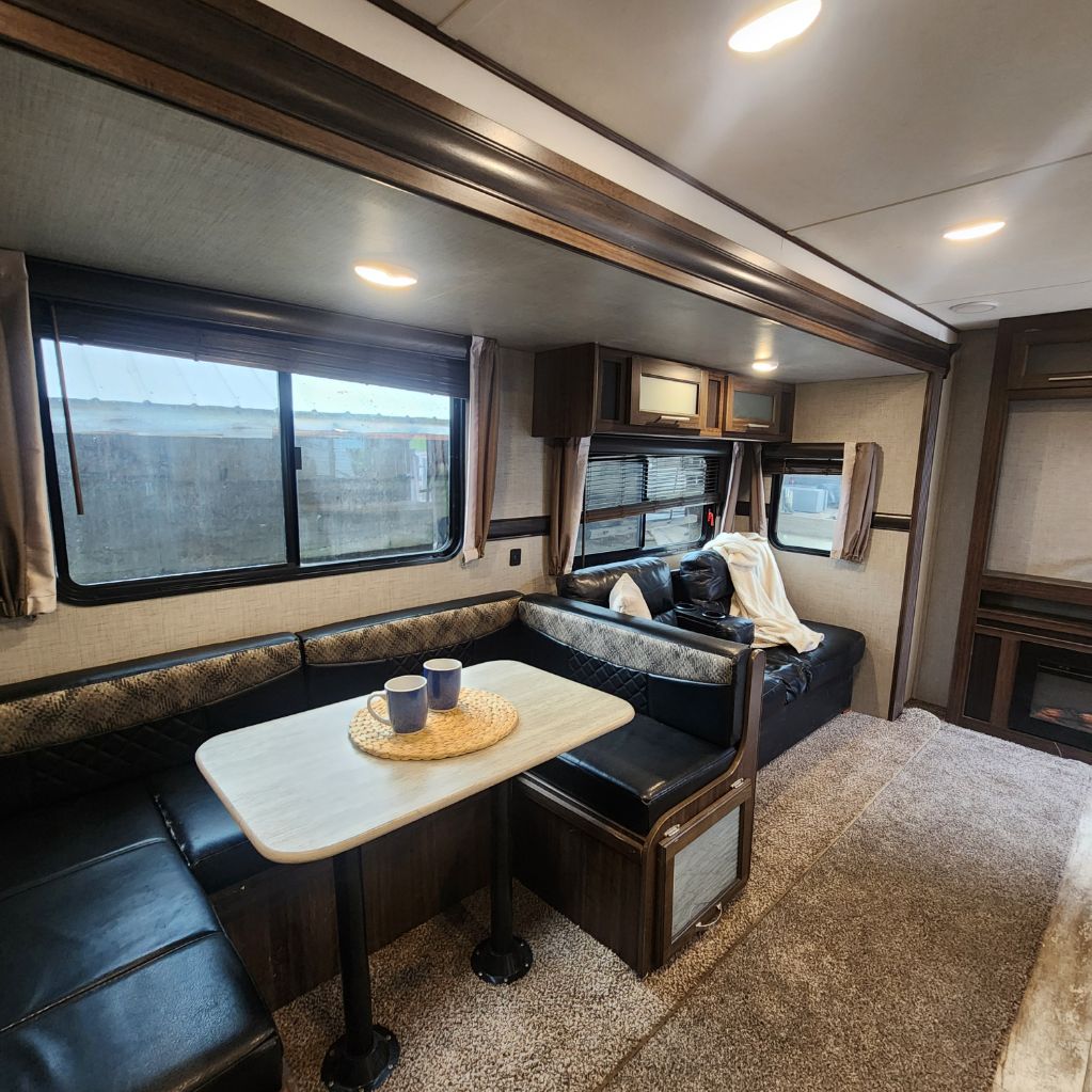 2018 Keystone Keystone - $8,900