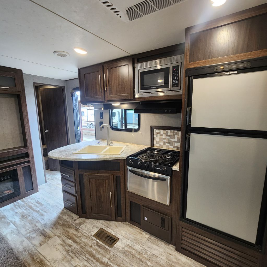 2018 Keystone Keystone - $8,900